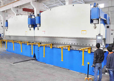 320 Τ CNC συγχρονίζουν τη διαδοχική έναρξη κάμπτοντας μηχανών φρένων Τύπου από το πιάτο τραπεζίων